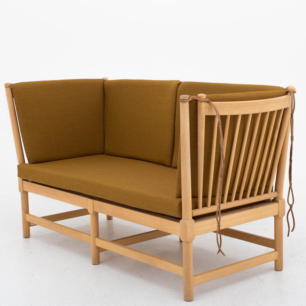 BM 1789 - Spoke-back sofa in Canvas textile
