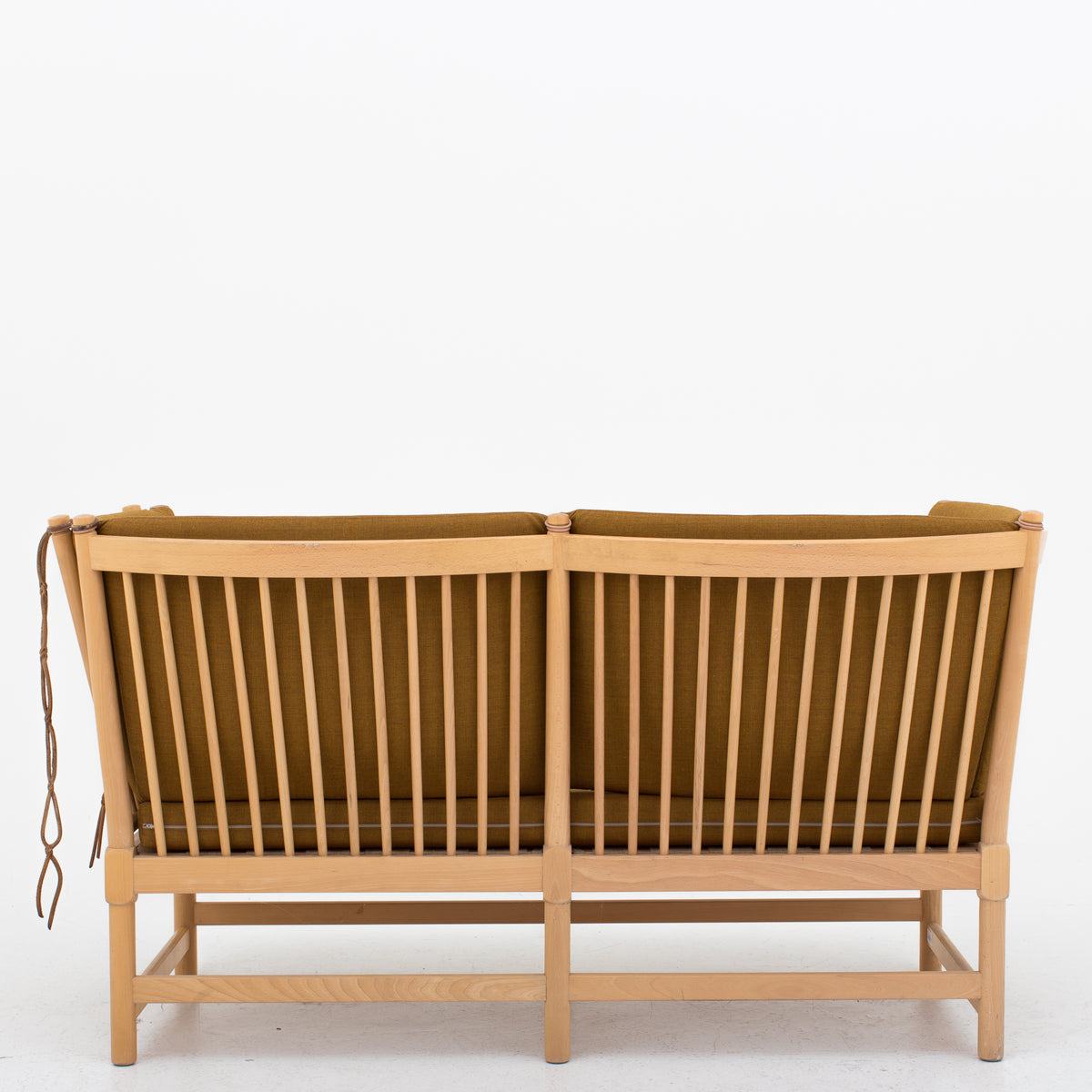 BM 1789 - Spoke-back sofa in Canvas textile