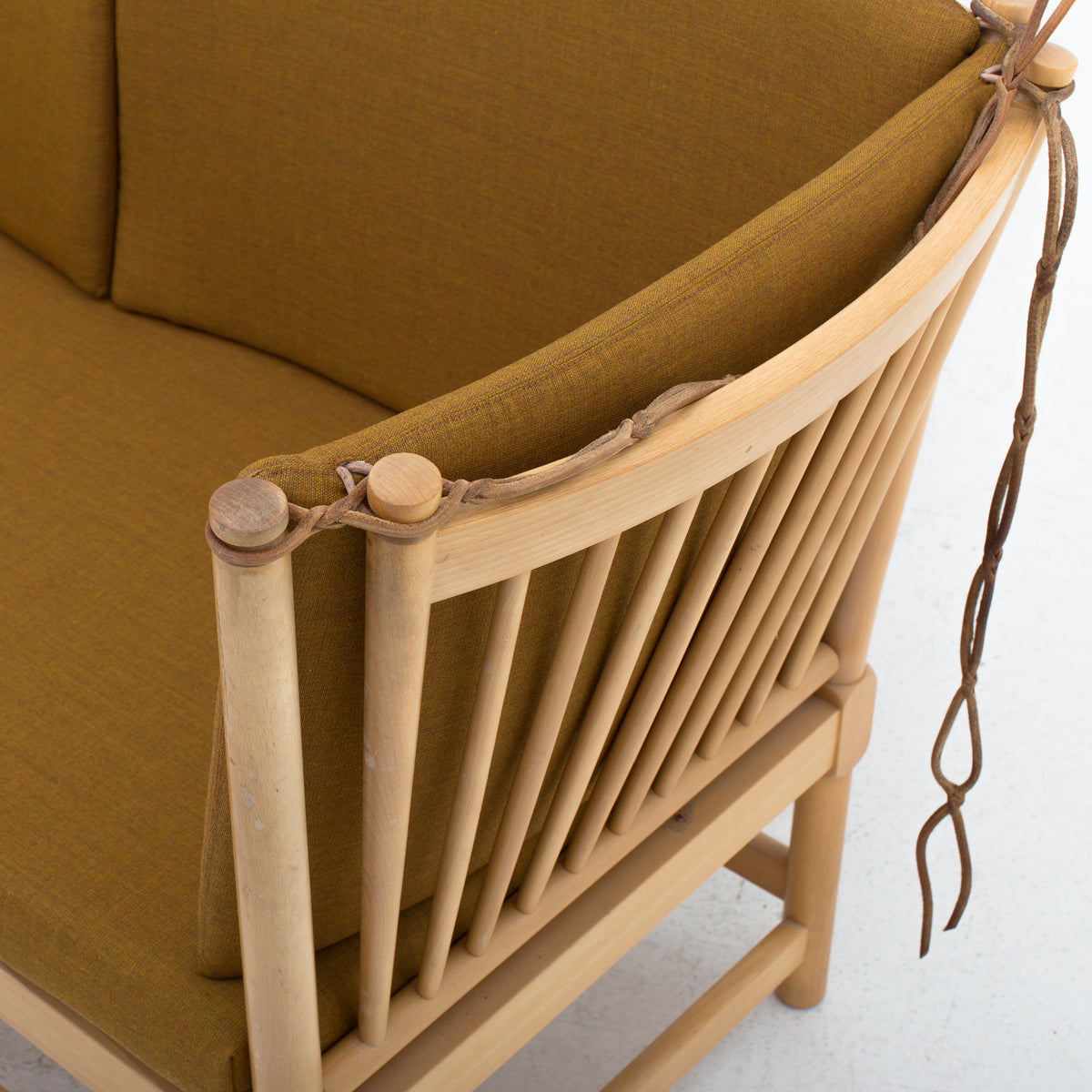 BM 1789 - Spoke-back sofa in Canvas textile