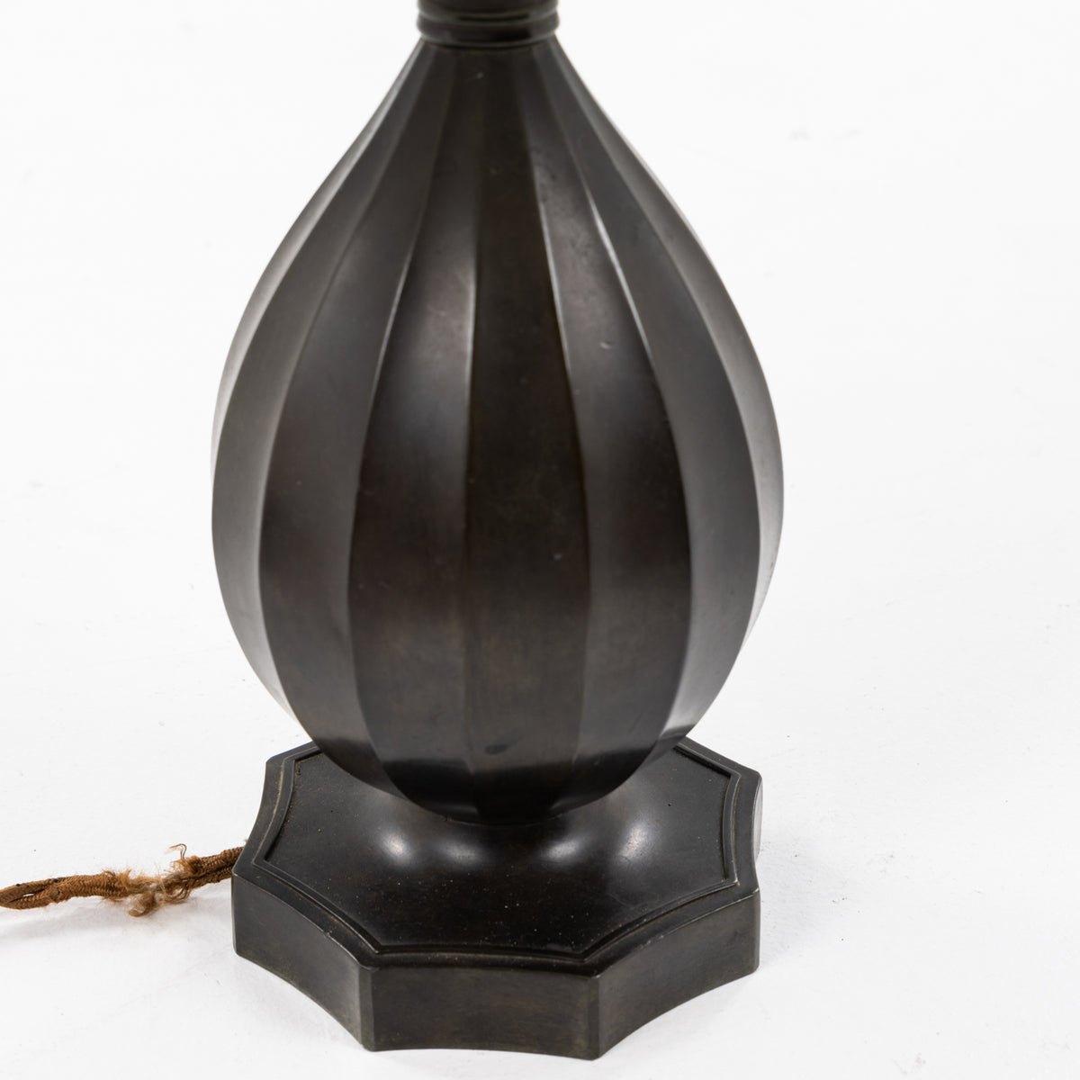 Table lamp in metal