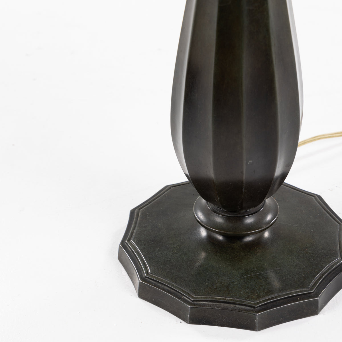 Table lamp in metal