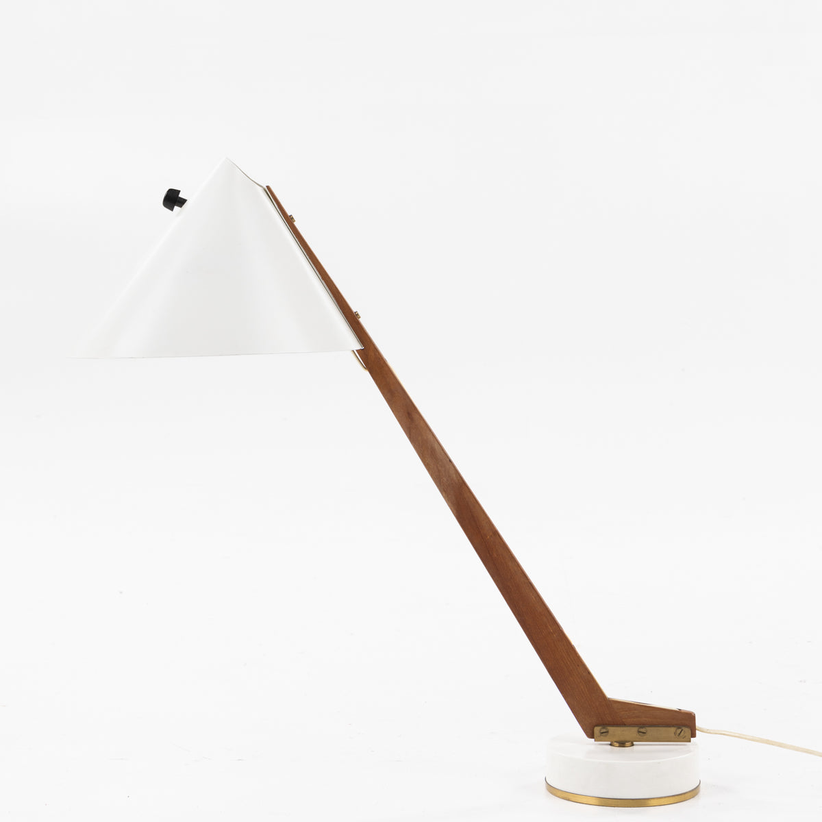 Model B54 - Table lamp in metal