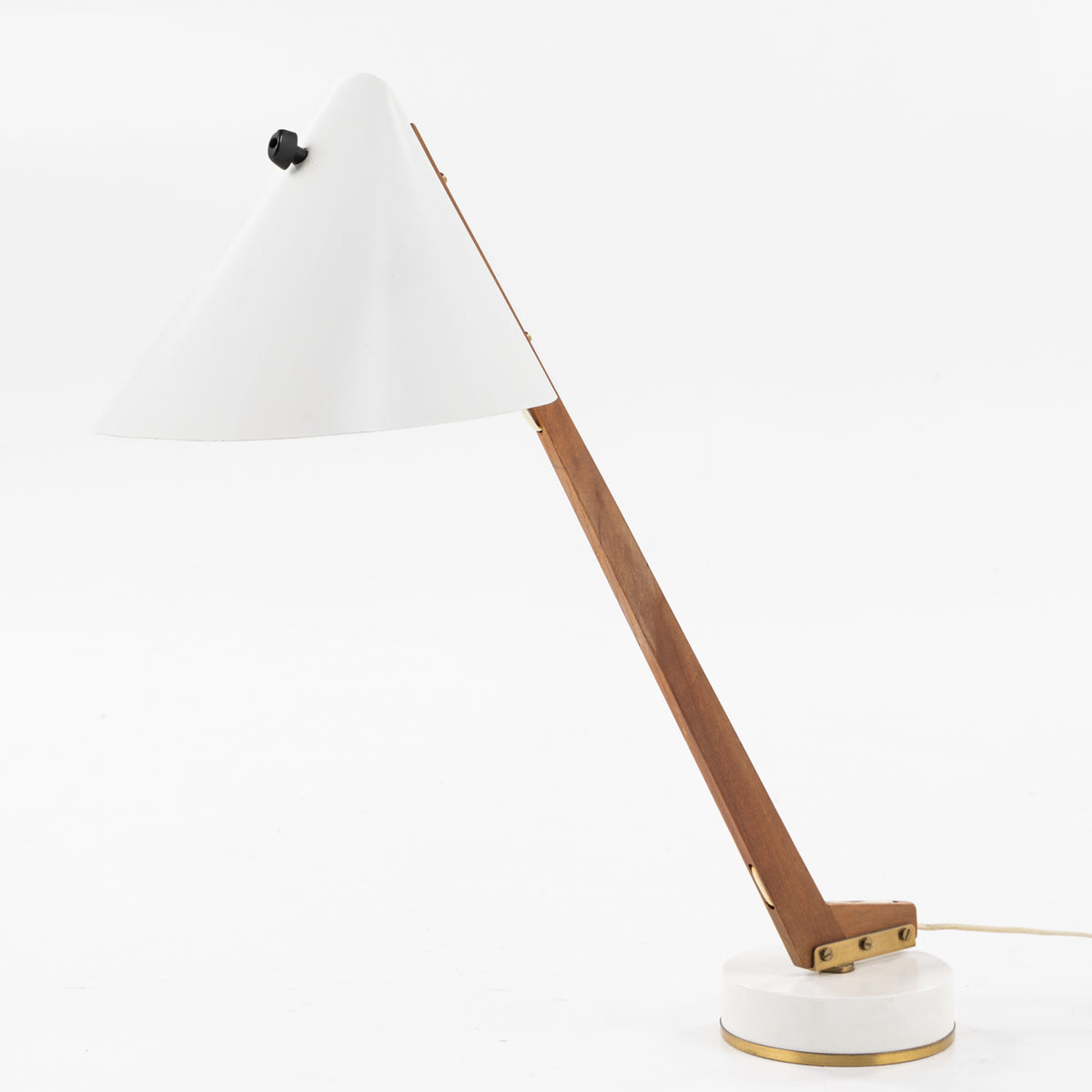 Model B54 - Table lamp in metal