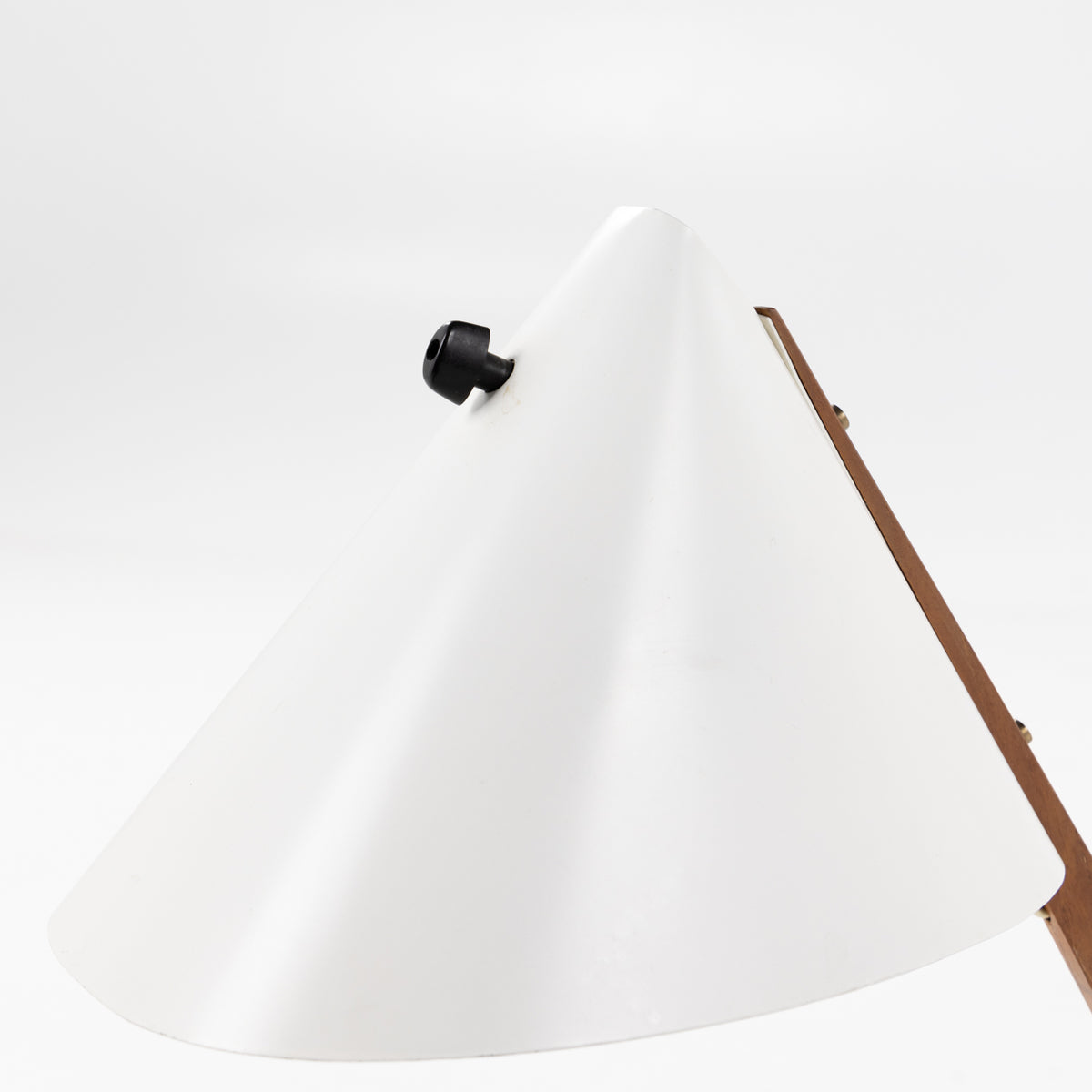 Model B54 - Table lamp in metal
