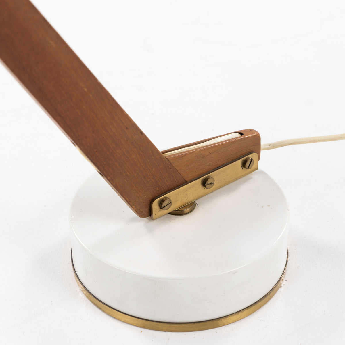 Model B54 - Table lamp in metal