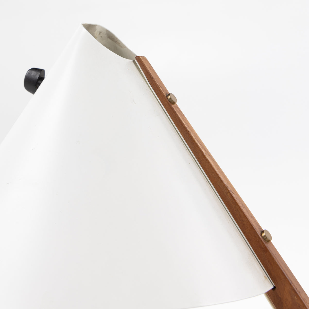 Model B54 - Table lamp in metal