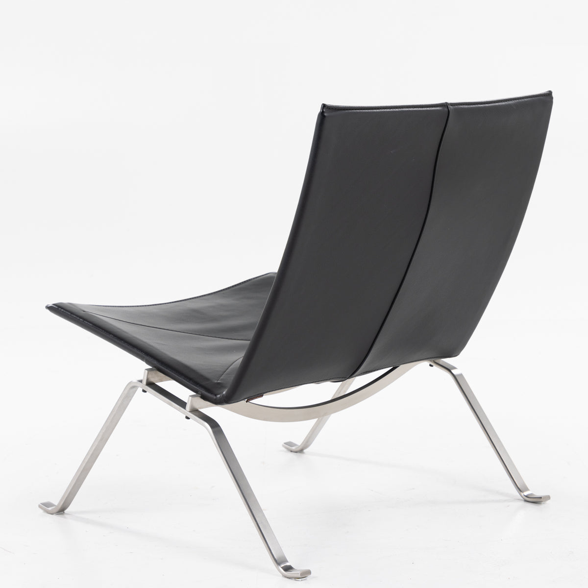 PK 22 - Easy chair in black leather