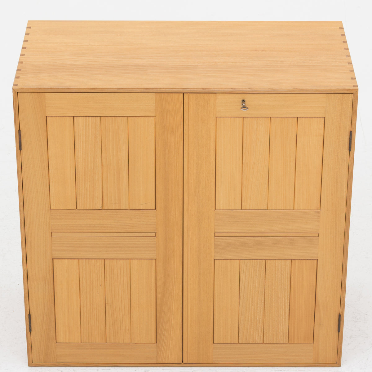 Cabinet in elm