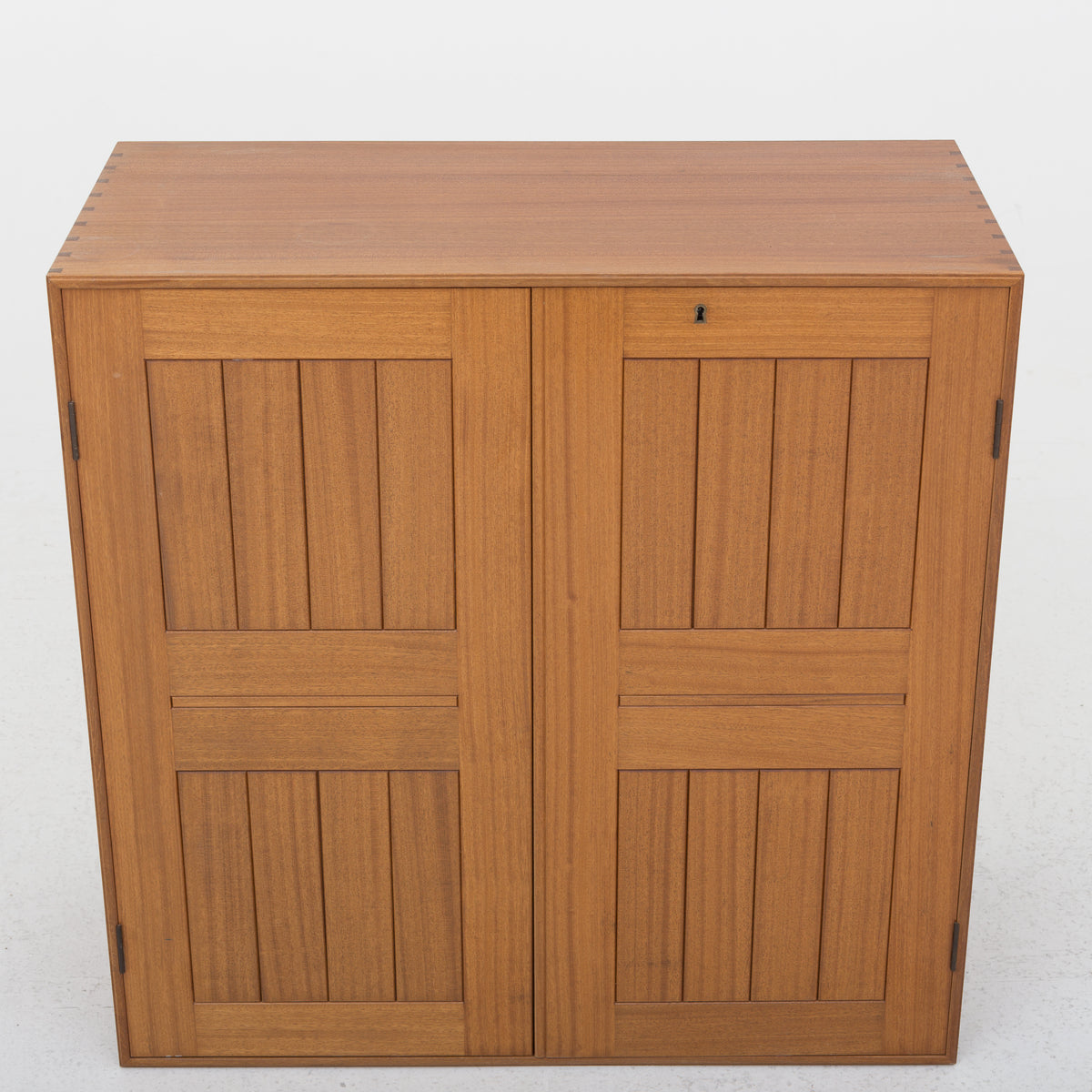 Cabinet in mahogany