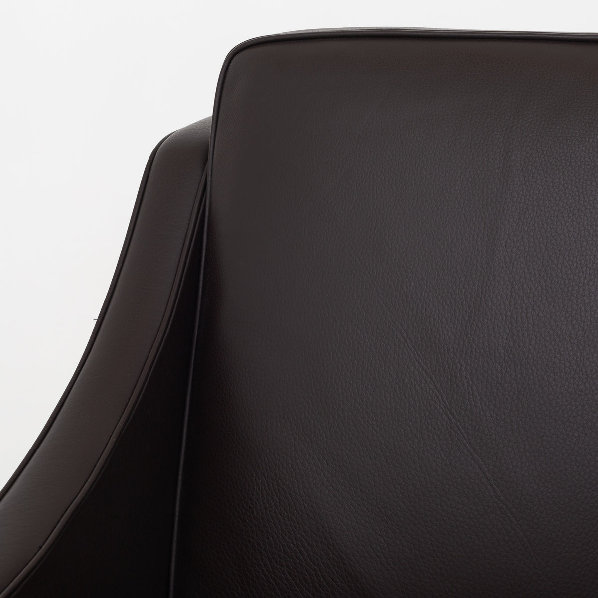 BM 2207 - Easy chair in brown Prestige leather