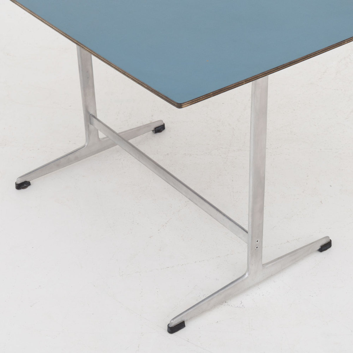Coffee table w. blue formica