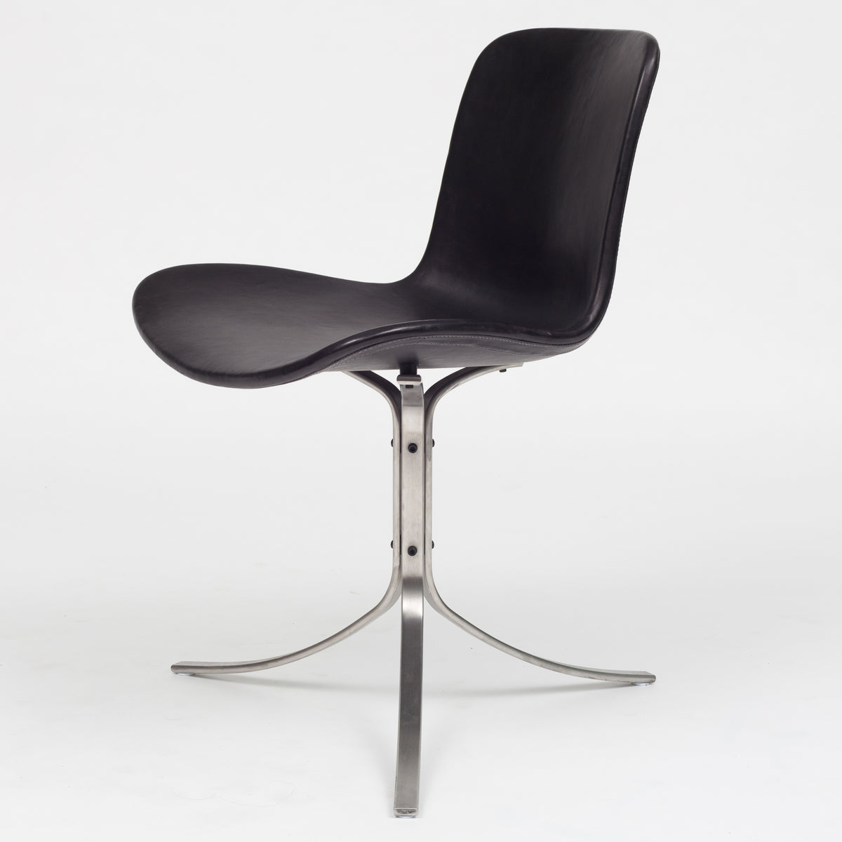 PK 9 - Tulip Chair in black leather