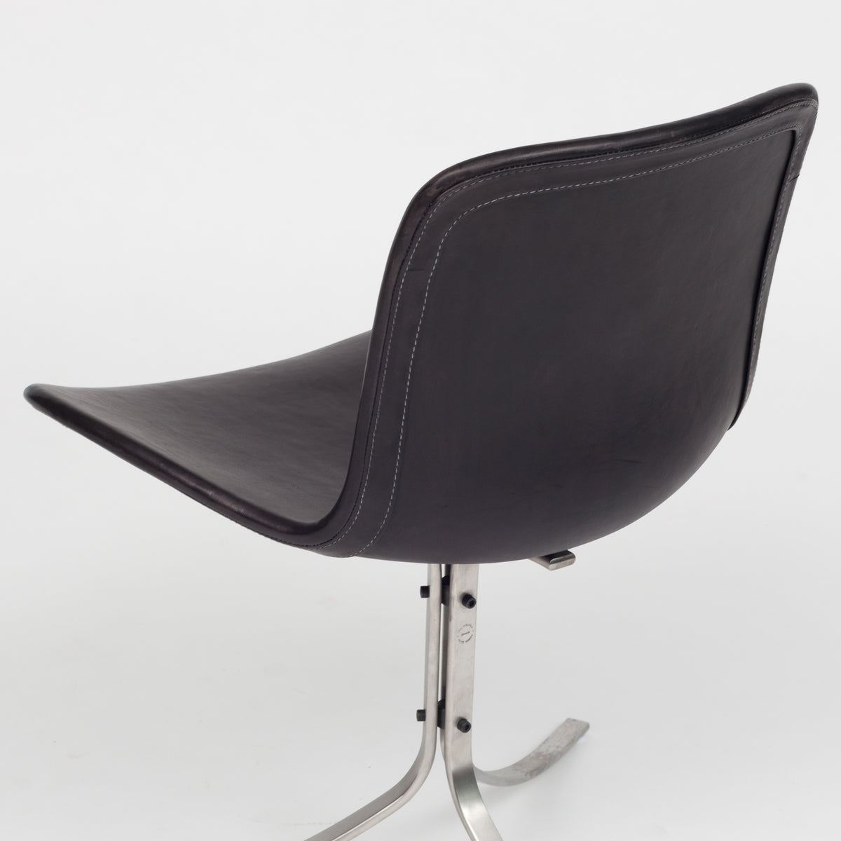 PK 9 - Tulip Chair in black leather