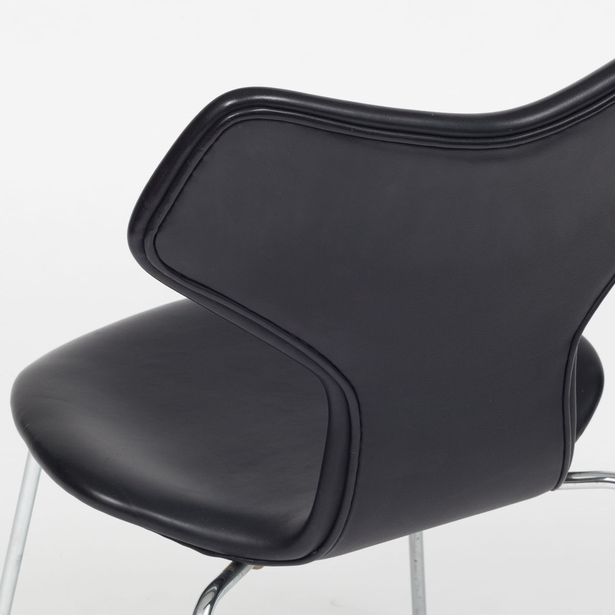 AJ 3130 - Reupholstered Grand Prix