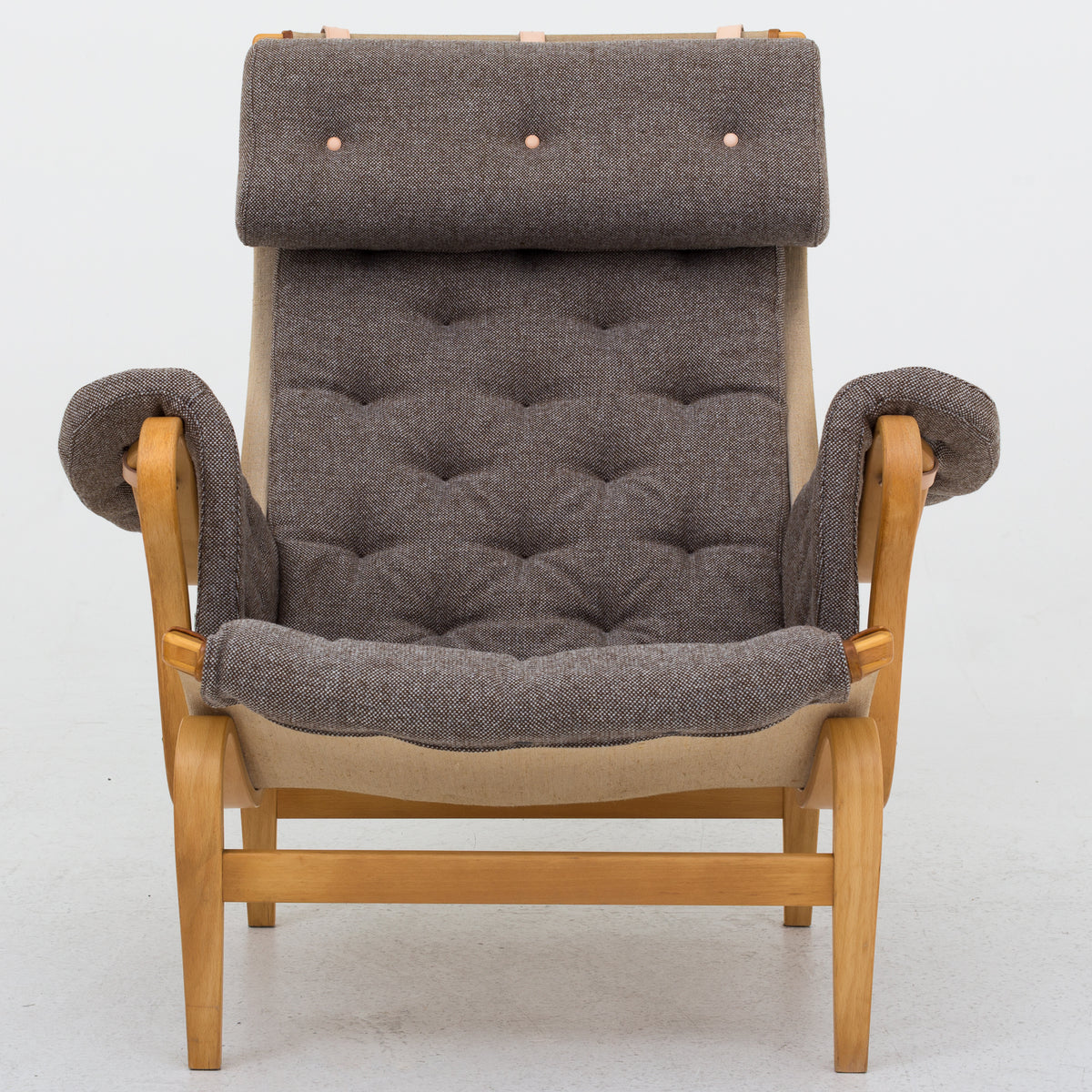 Pernilla 69 - Easy chair in new textile