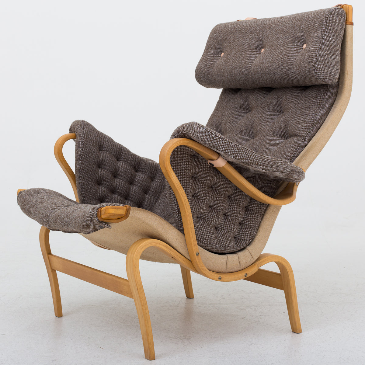 Pernilla 69 - Easy chair in new textile