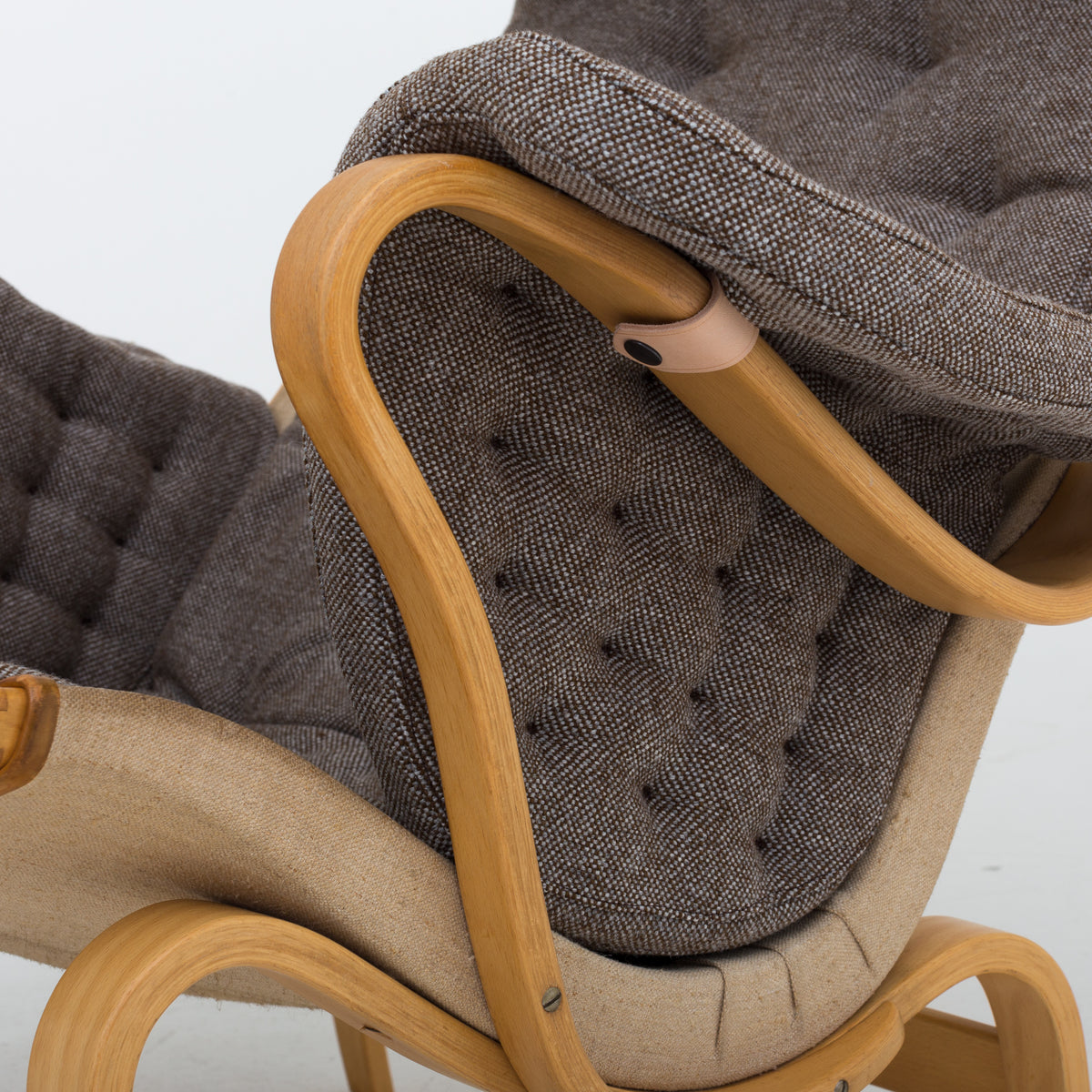 Pernilla 69 - Easy chair in new textile