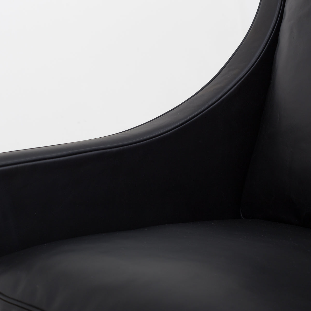 BM 2204 - 'Wing back chair' in Savanne black