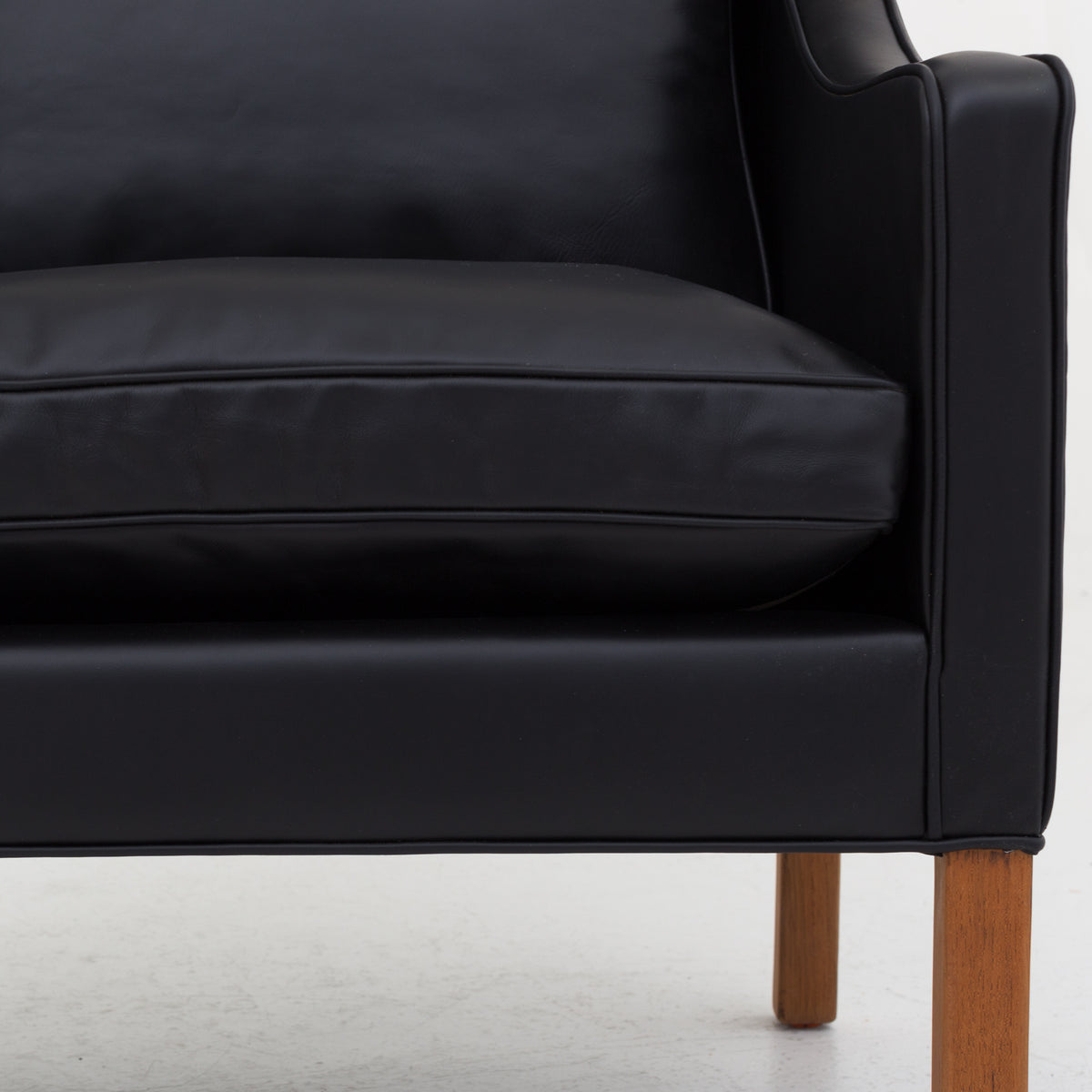 BM 2204 - 'Wing back chair' in Savanne black