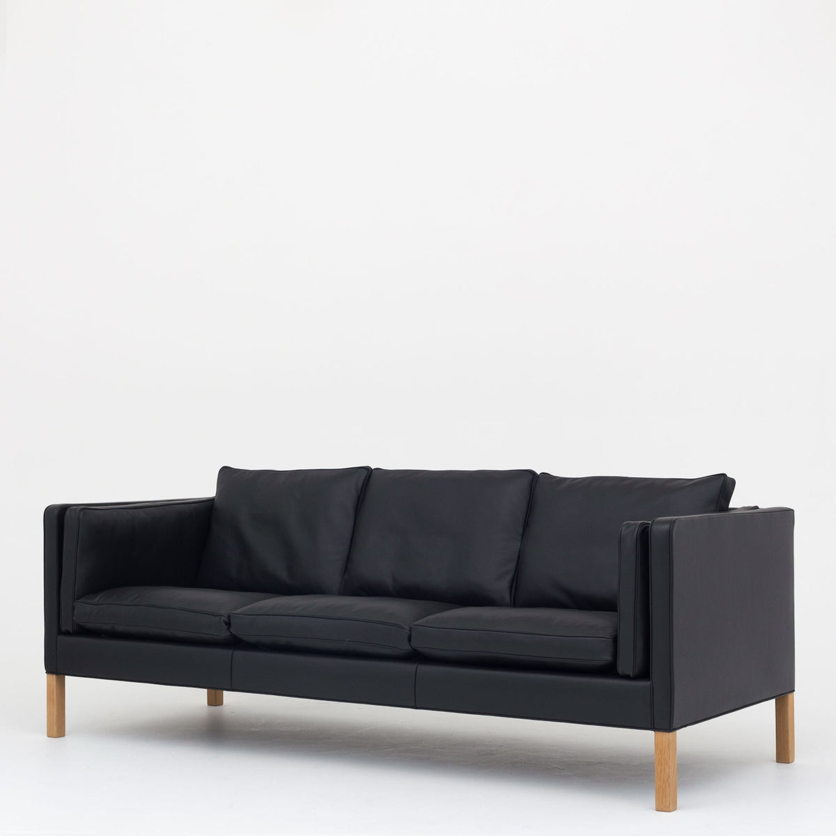 BM 2333 - Nybetrukket 3 pers. sofa