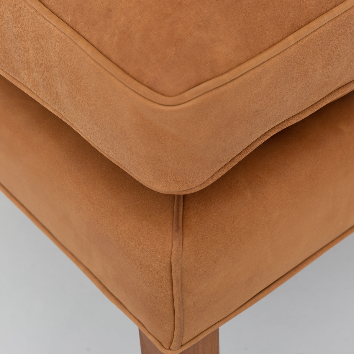 BM 2202 - Foot stool in Dunes Cognac