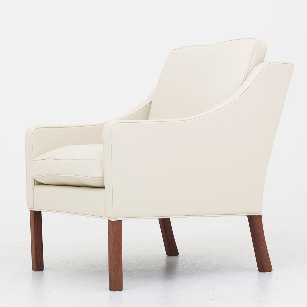 BM 2207 - Easy chair in new light leather