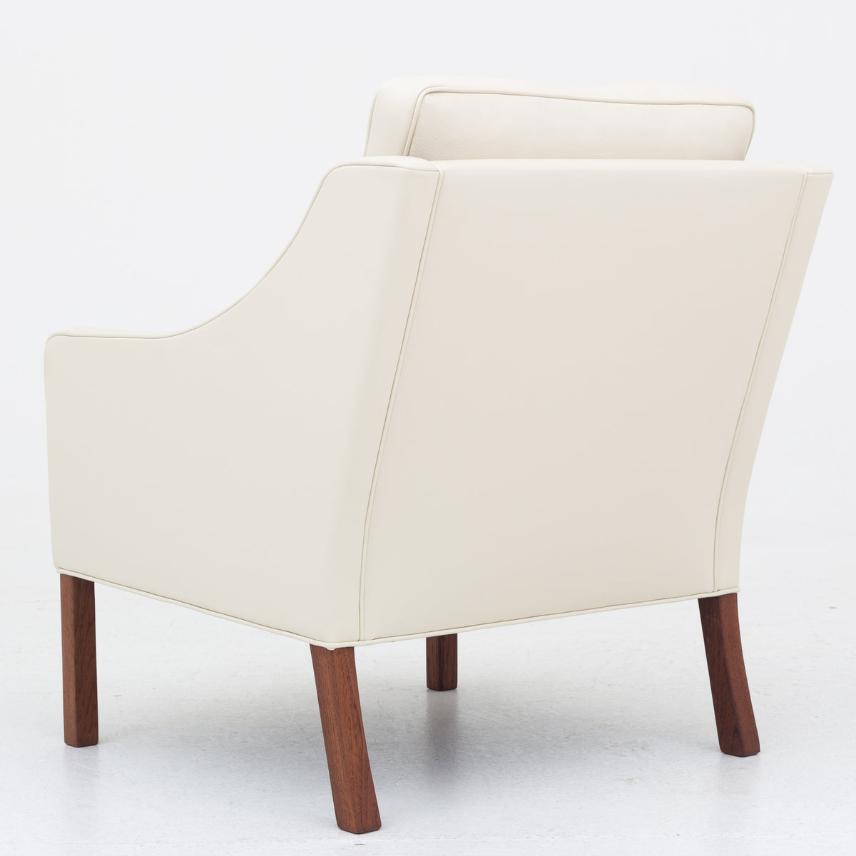 BM 2207 - Easy chair in new light leather