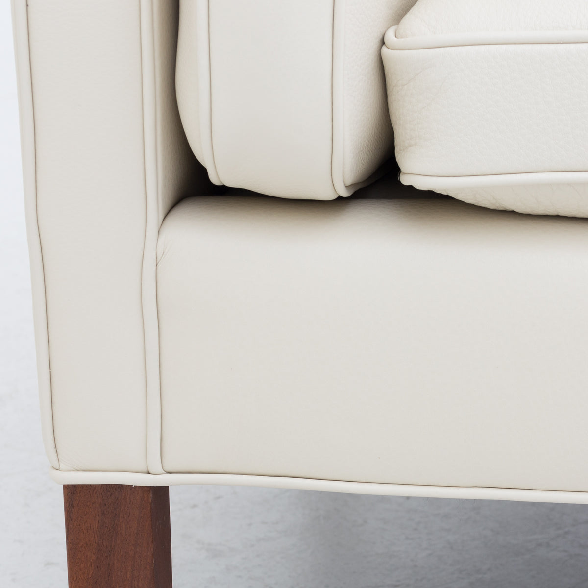 BM 2212 - 2-seater sofa in light leather