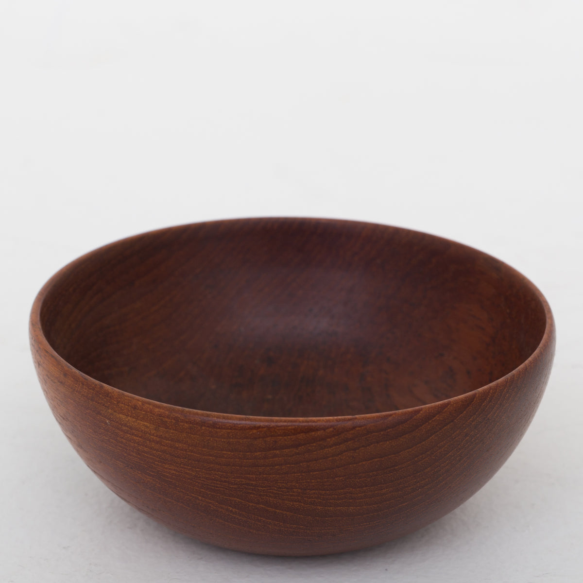 Bowl in solid teak