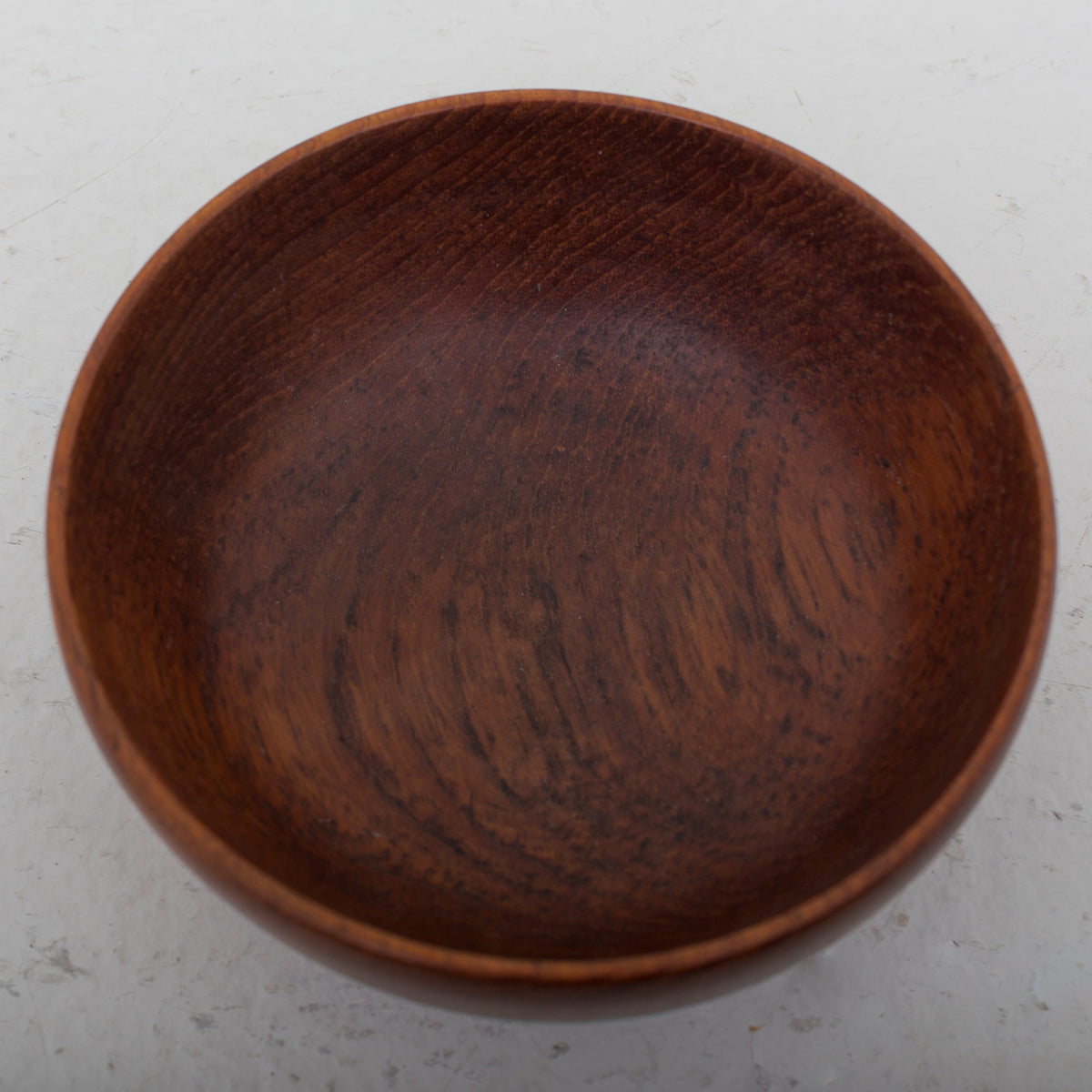 Bowl in solid teak