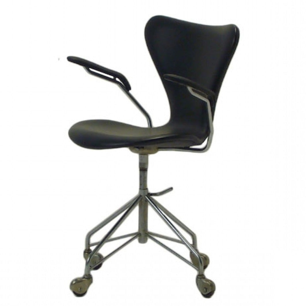 AJ 3217 - Reupholstered office chair