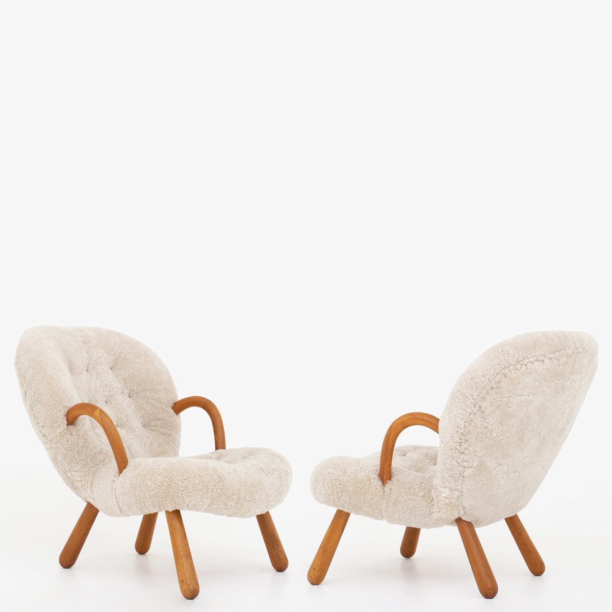 The Clam' in oak & lambs wool