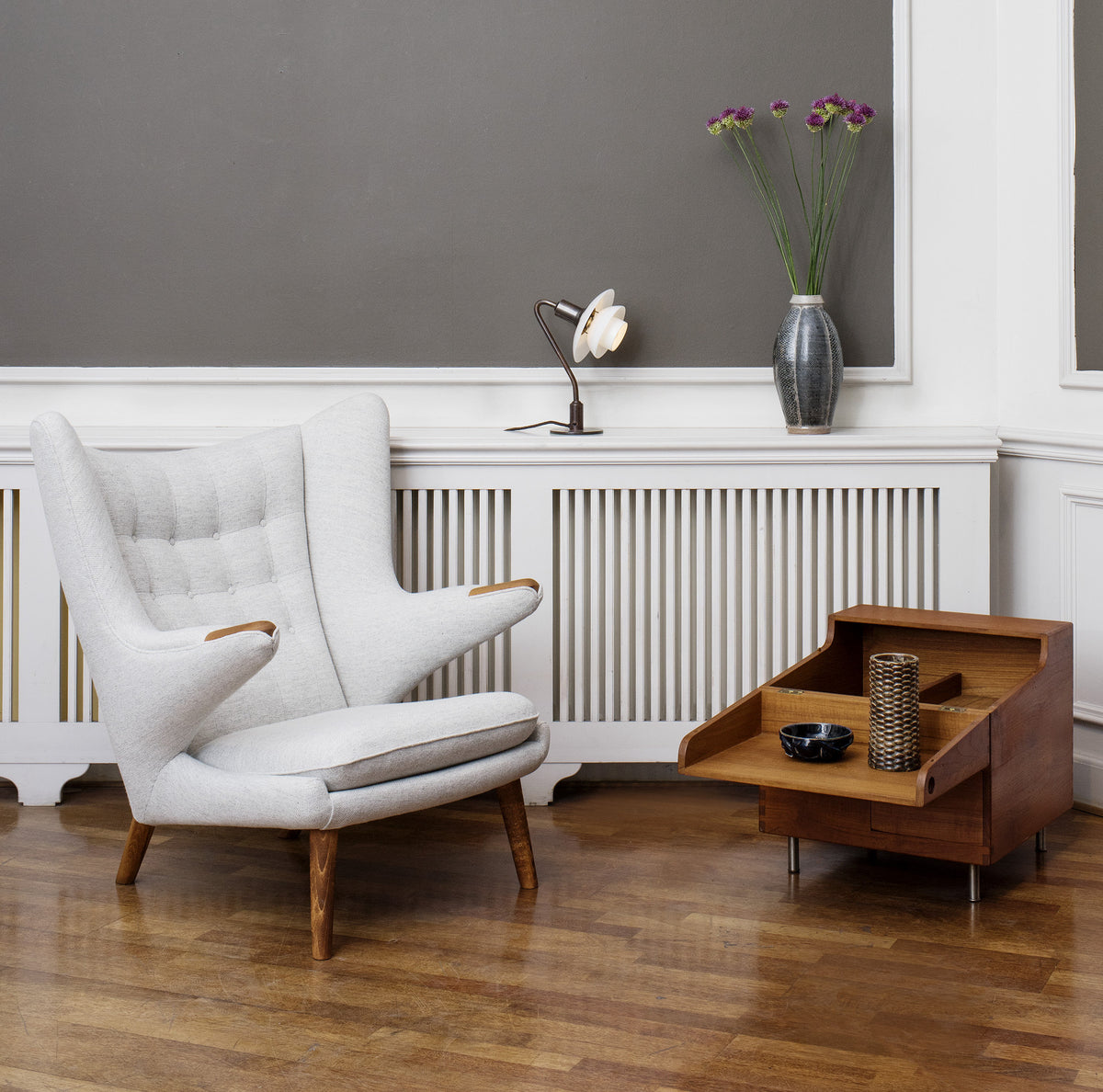 AP 19 - Papa Bear Chair in light grey wool