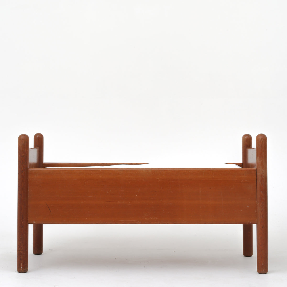 Children's bed in Oregon pine