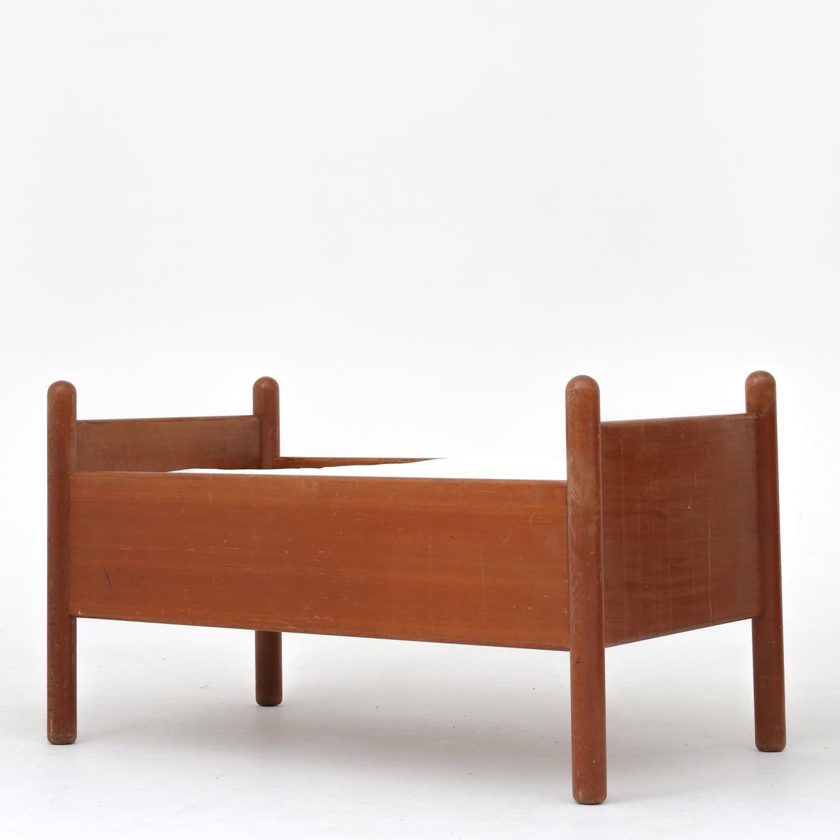 Children's bed in Oregon pine