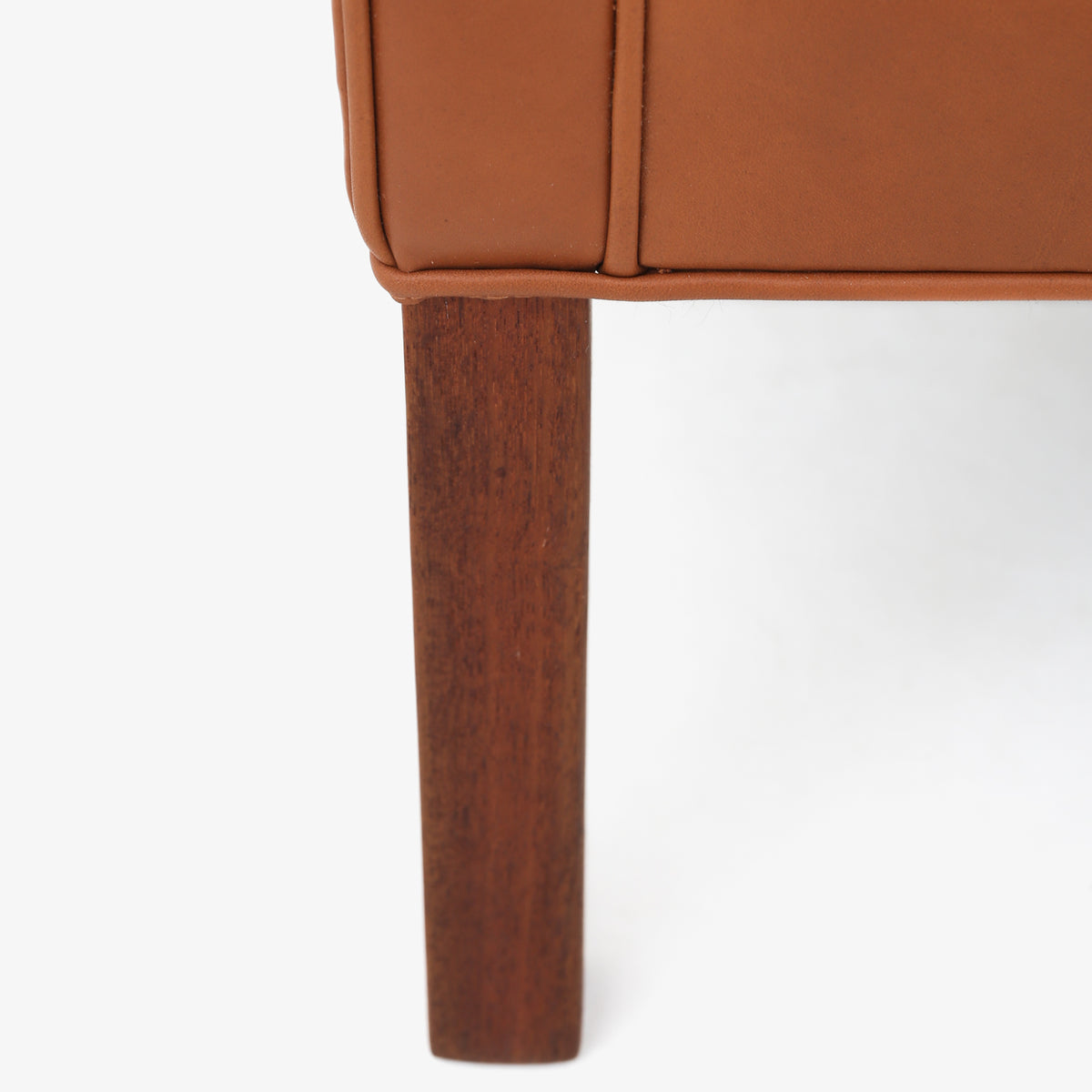 BM 2207 - Easy chair in Elegance Walnut