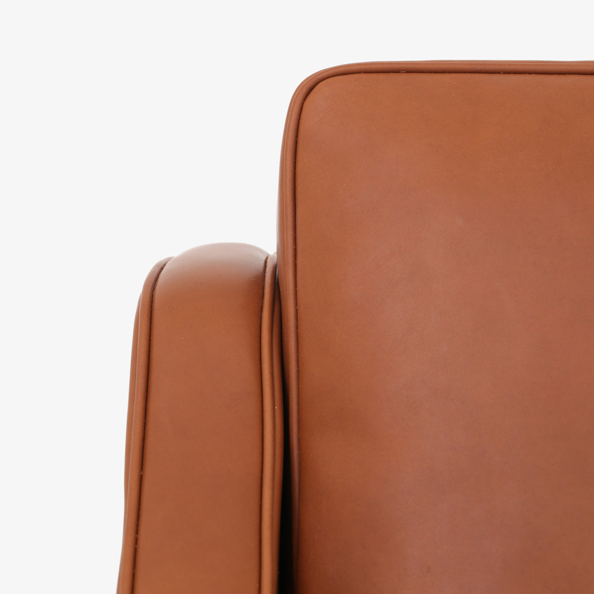 BM 2207 - Easy chair in Elegance Walnut