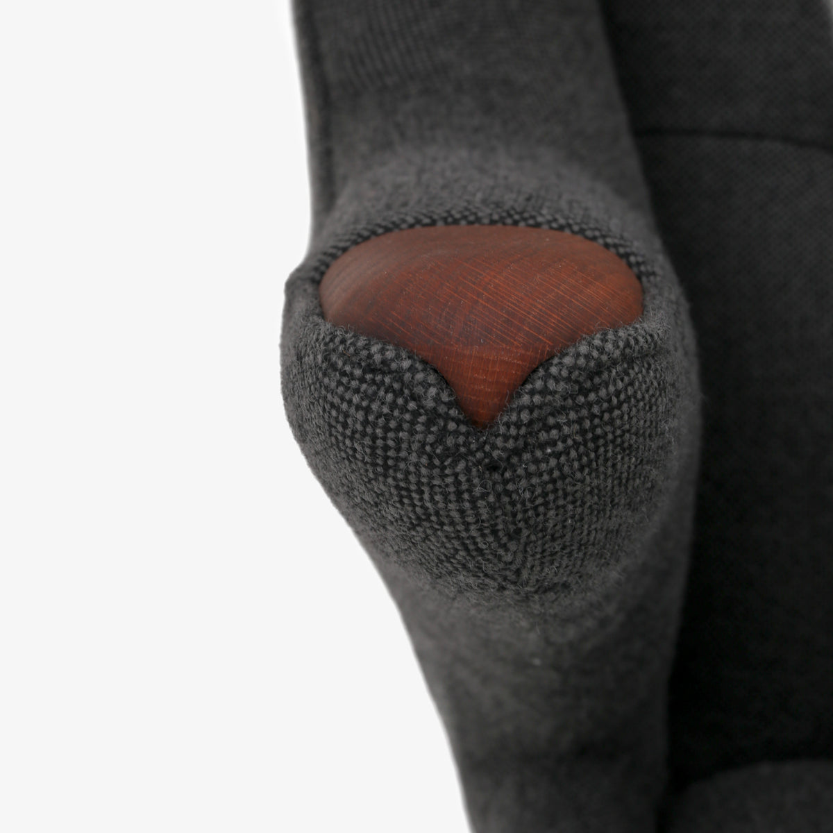 AP 19 - Papa Bear Chair in dark grey wool