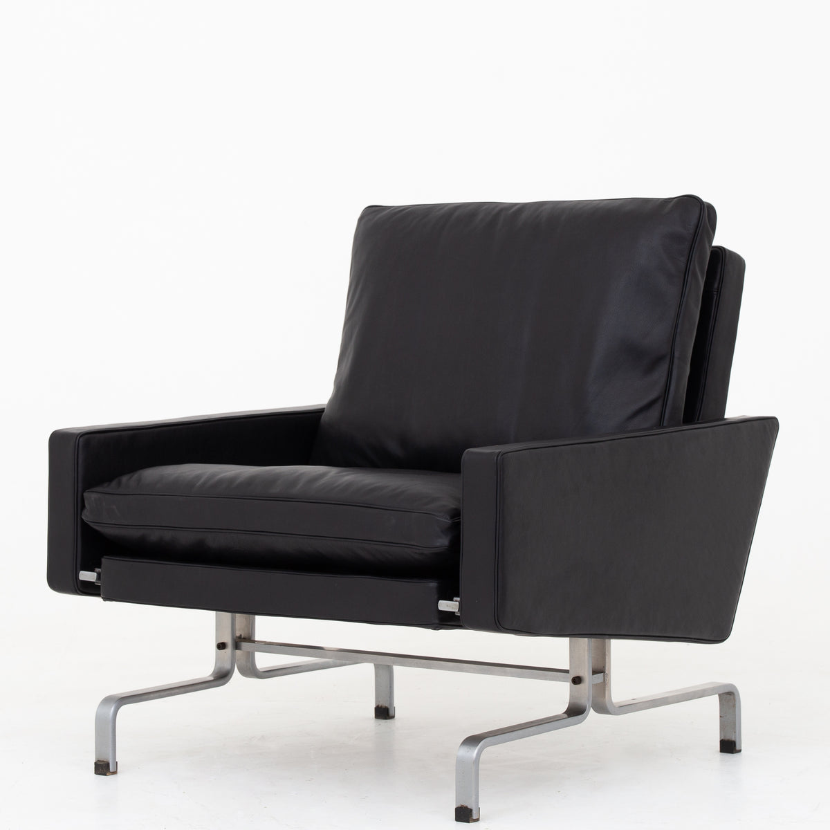 PK 31/1 - Easy chair in Shade Pitch black