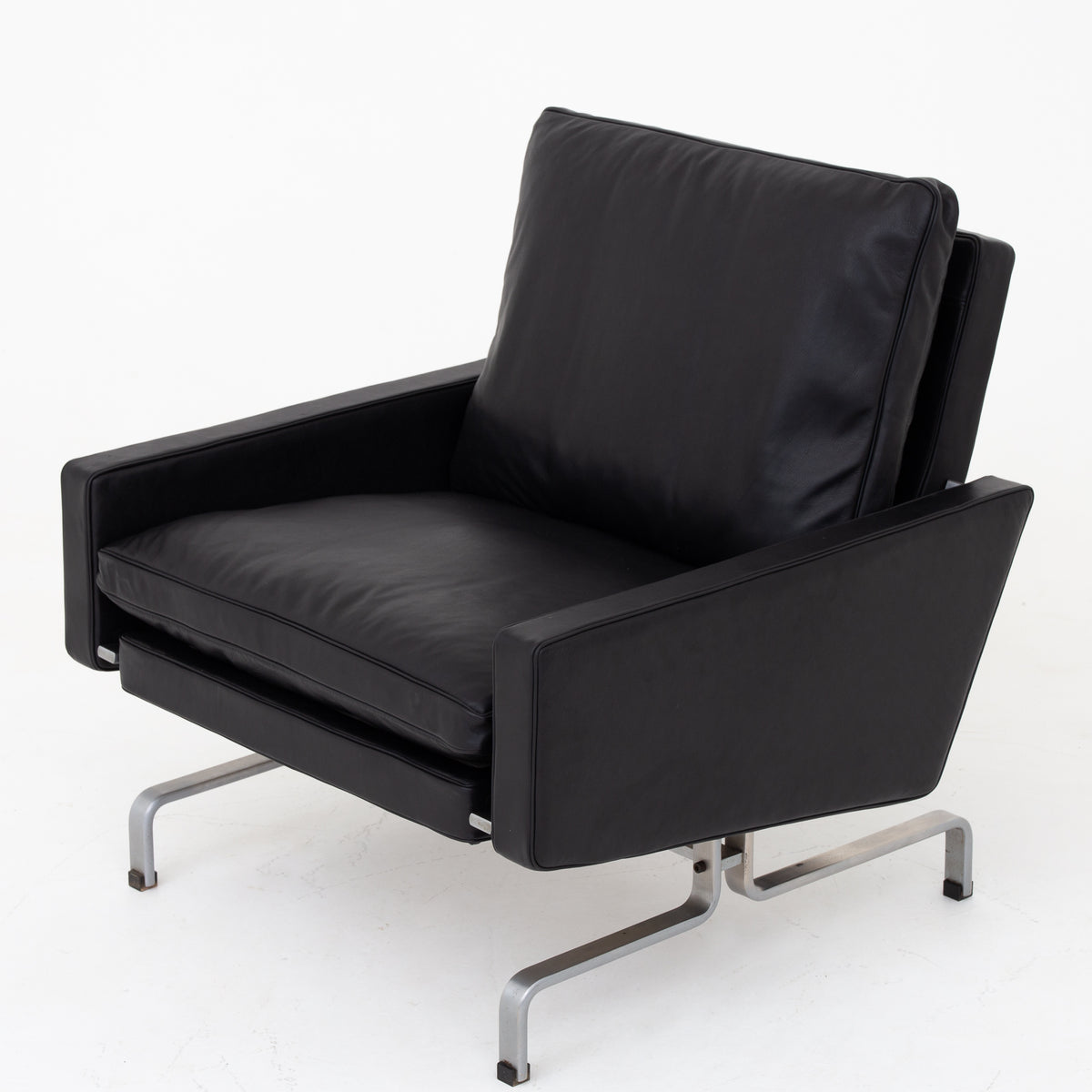 PK 31/1 - Easy chair in Shade Pitch black