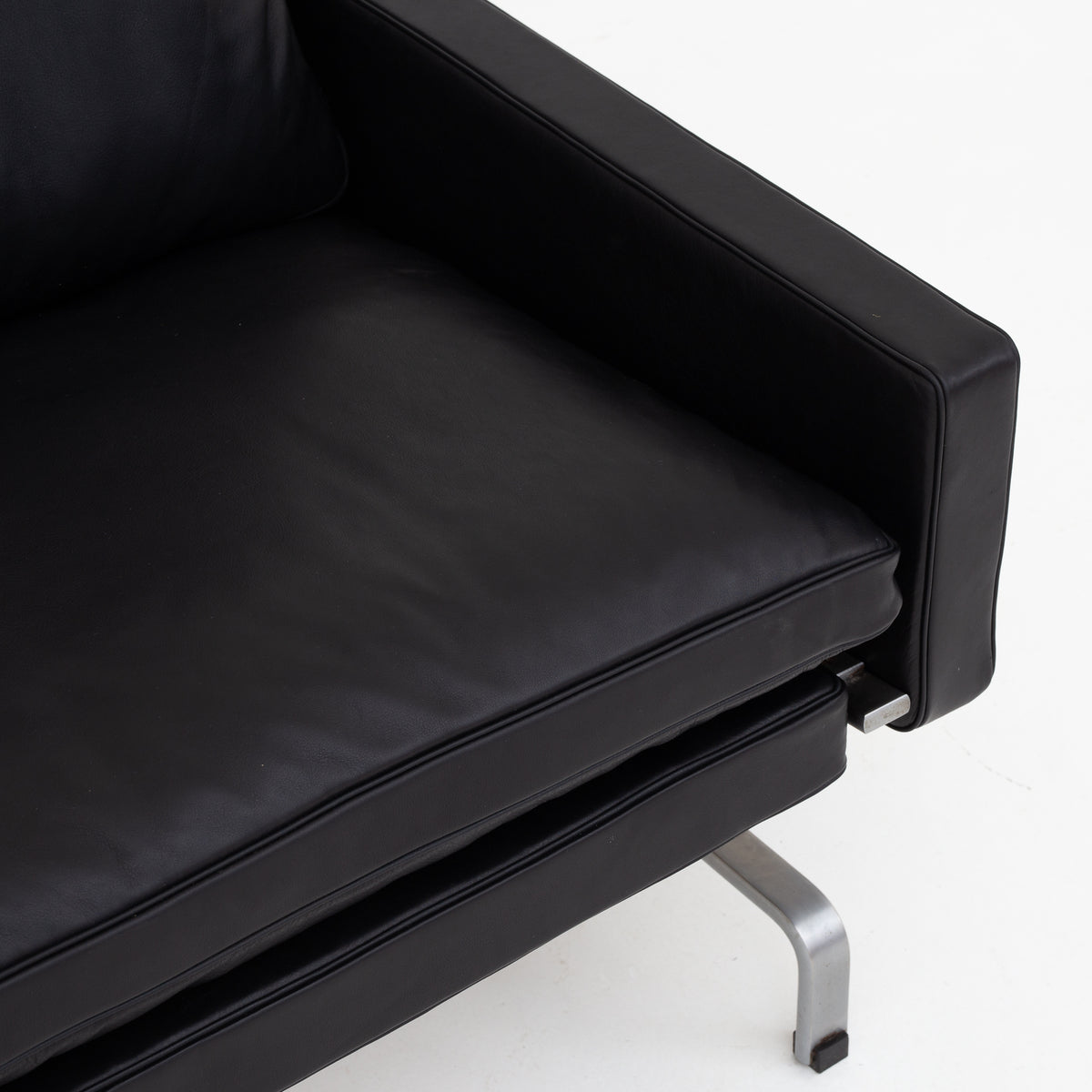 PK 31/1 - Easy chair in Shade Pitch black