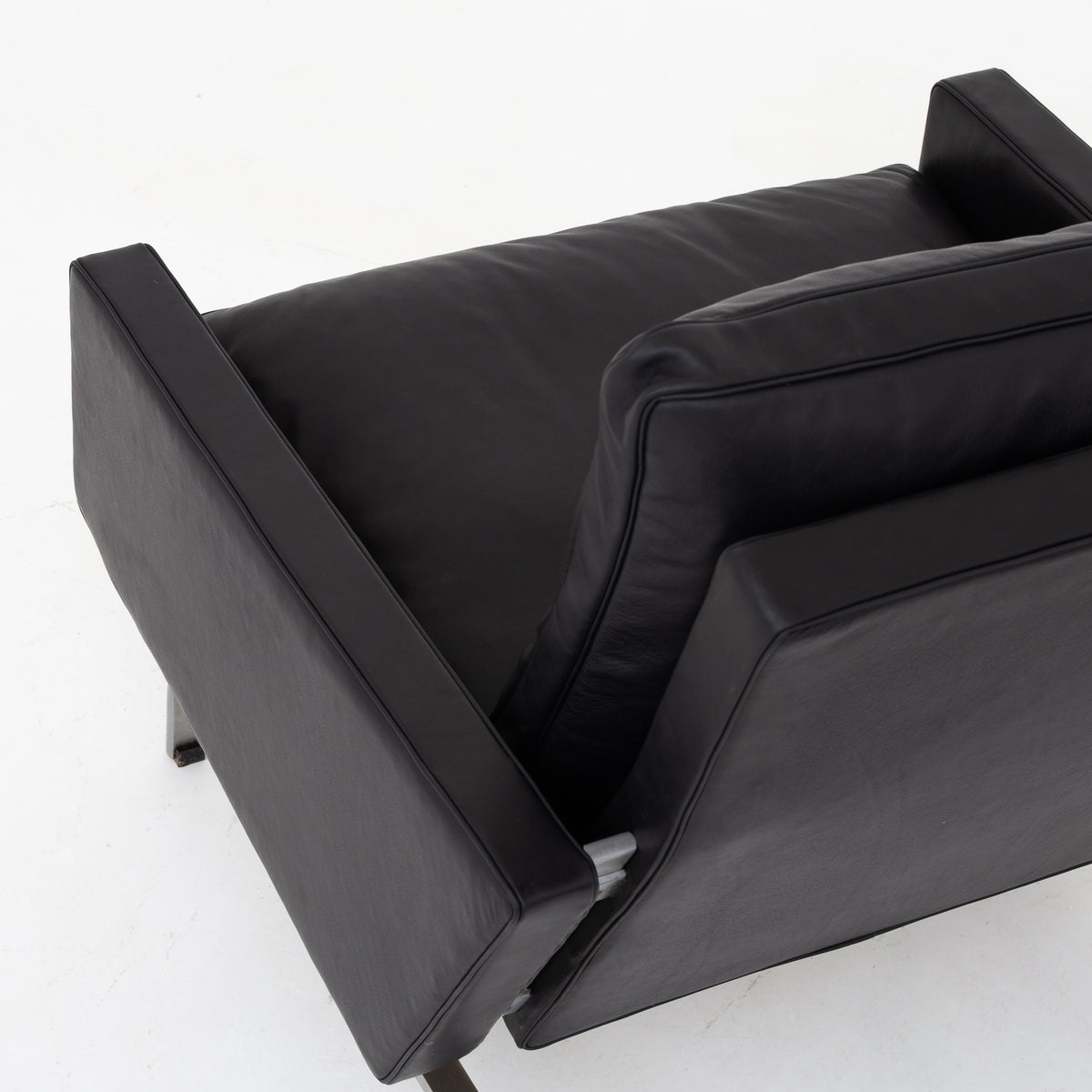 PK 31/1 - Easy chair in Shade Pitch black