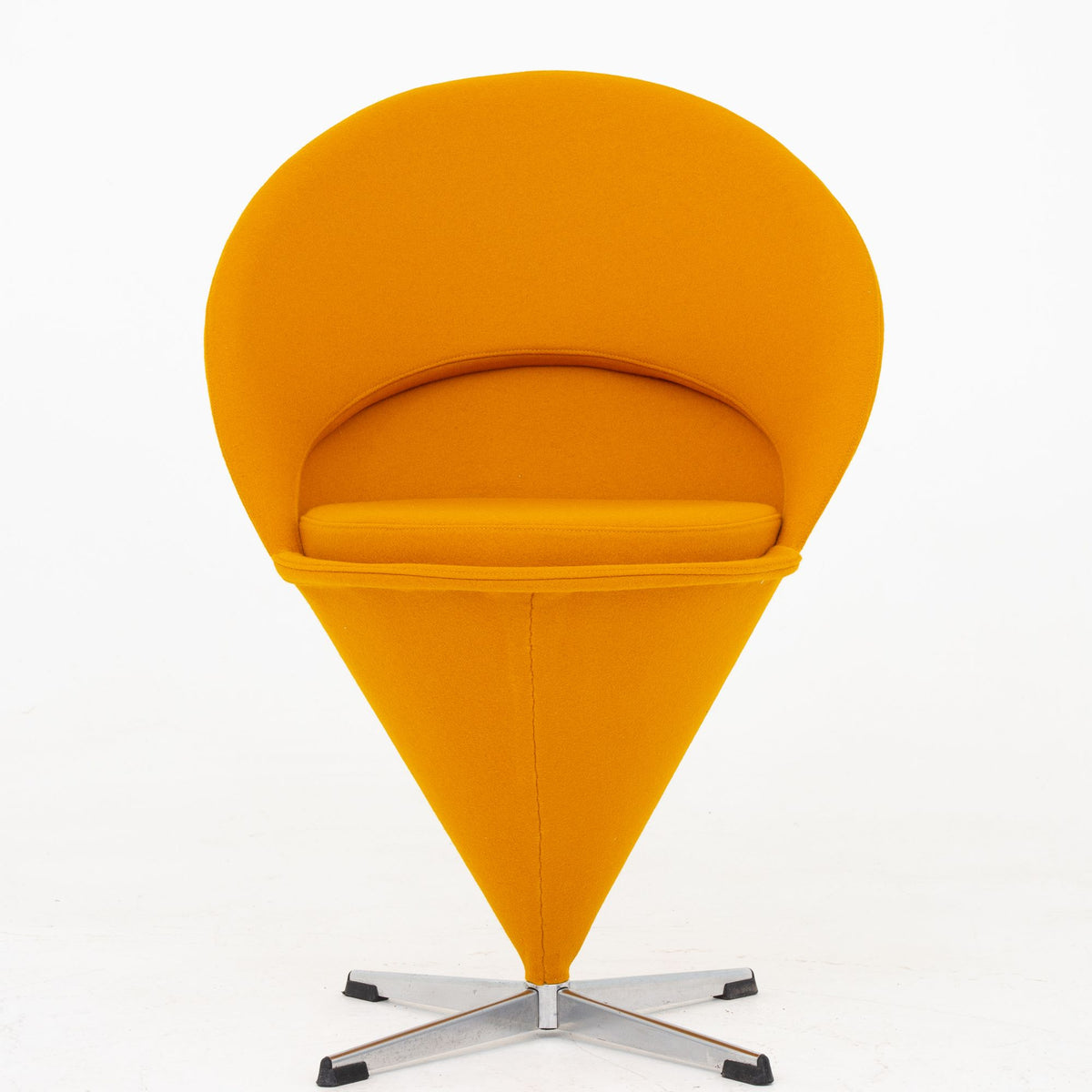 Cone Chair i gult tekstil