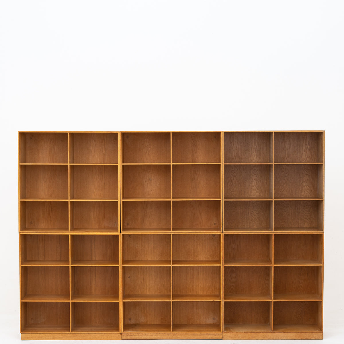 Bookcases in oak (set of 6)