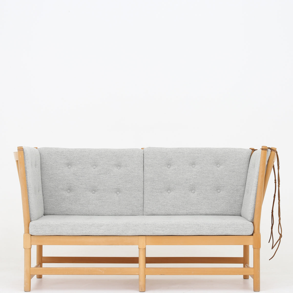 BM 1789 - Spoke-back sofa w. new cushions