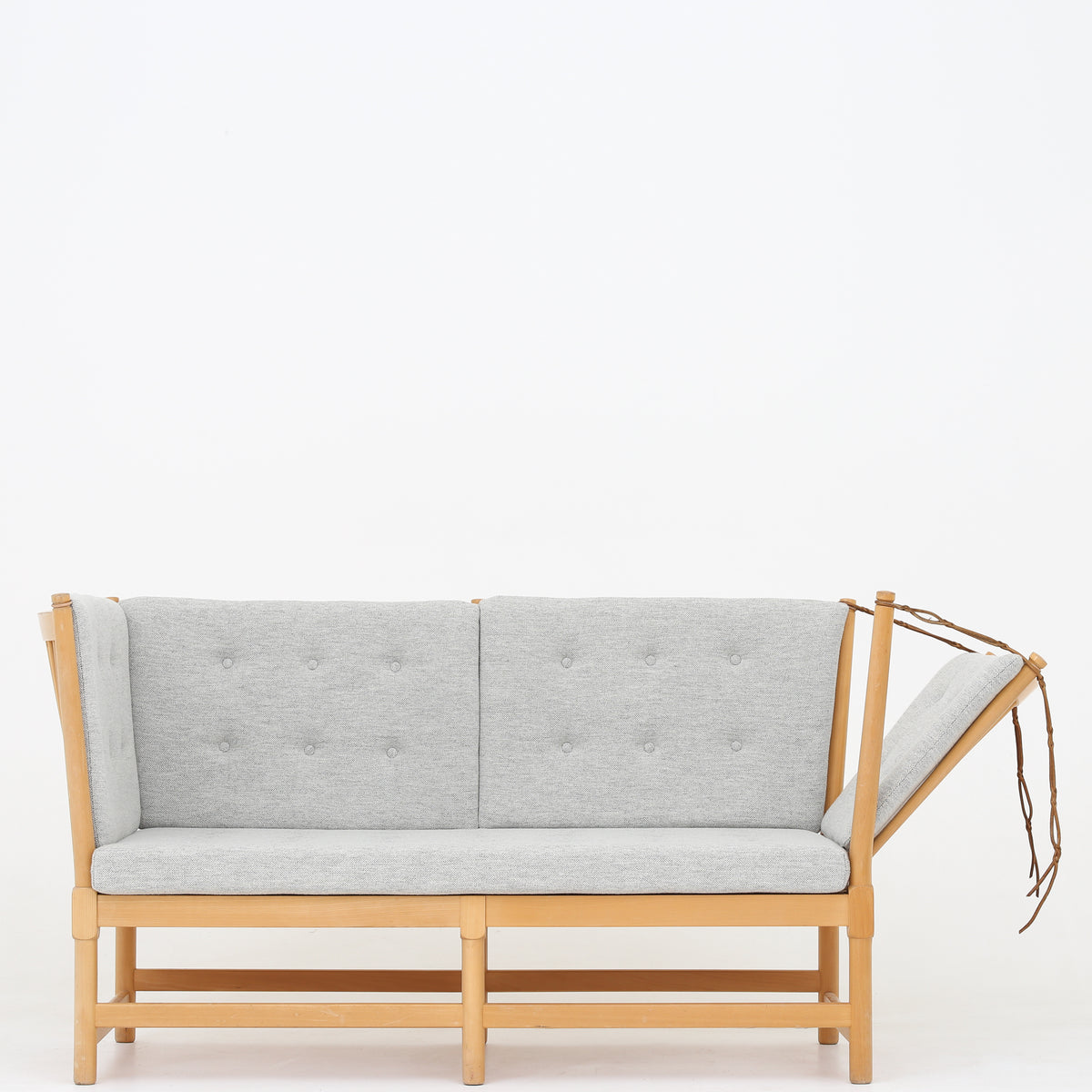 BM 1789 - Spoke-back sofa w. new cushions