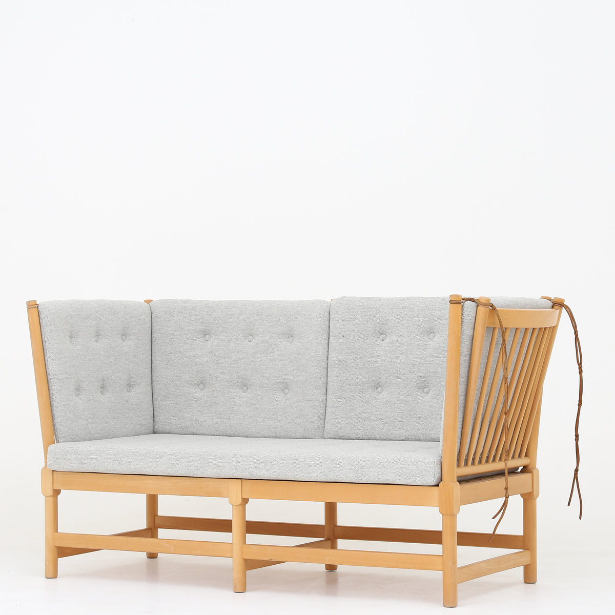 BM 1789 - Spoke-back sofa w. new cushions