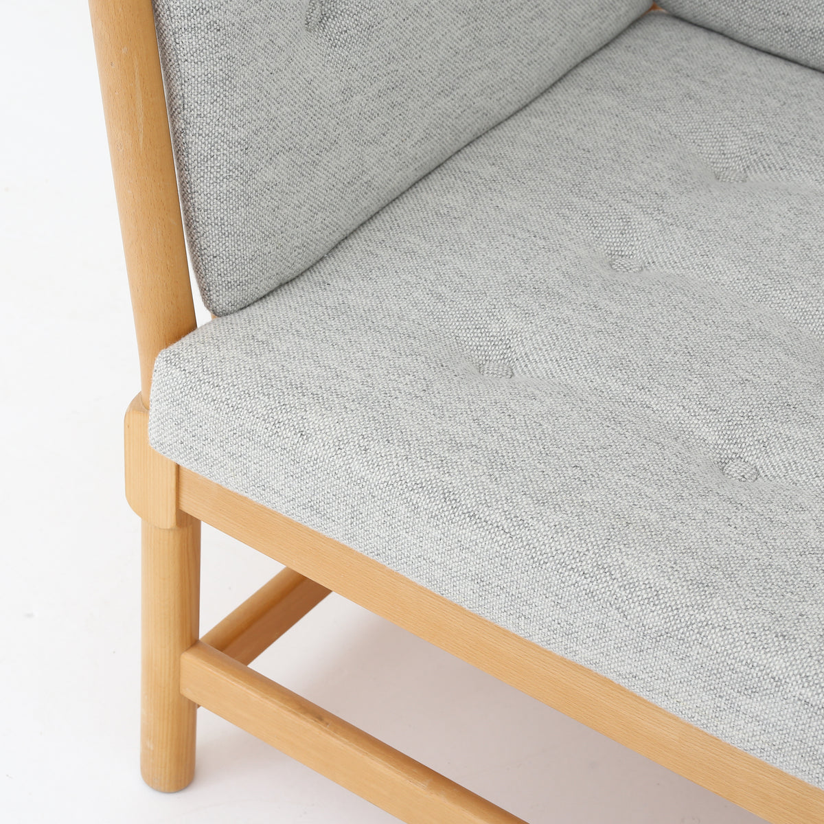 BM 1789 - Spoke-back sofa w. new cushions