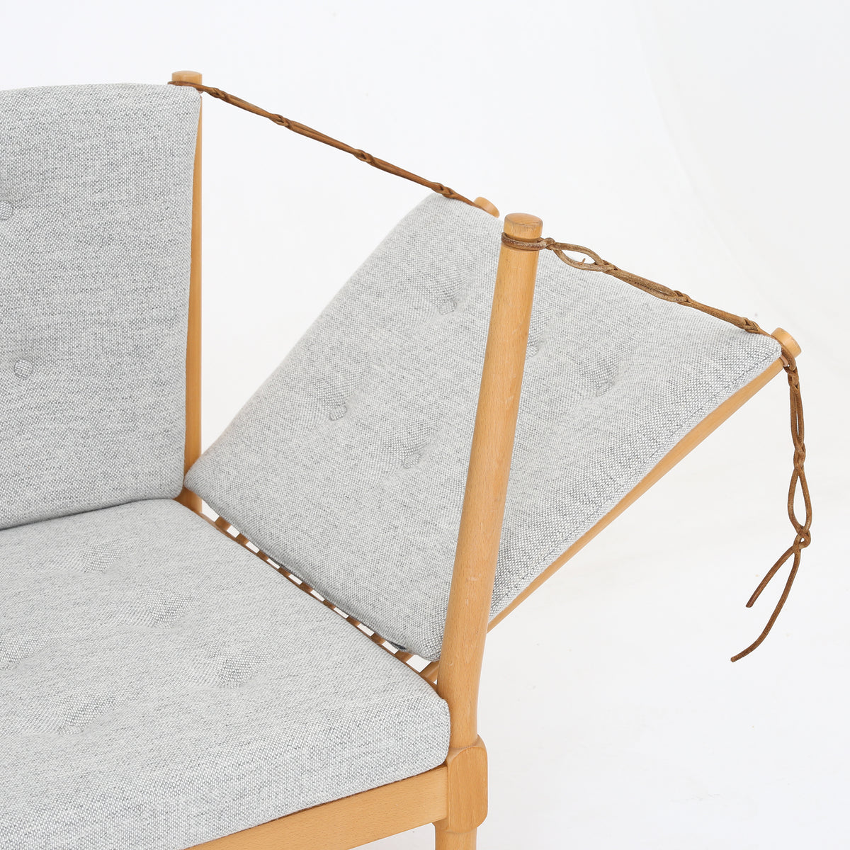 BM 1789 - Spoke-back sofa w. new cushions