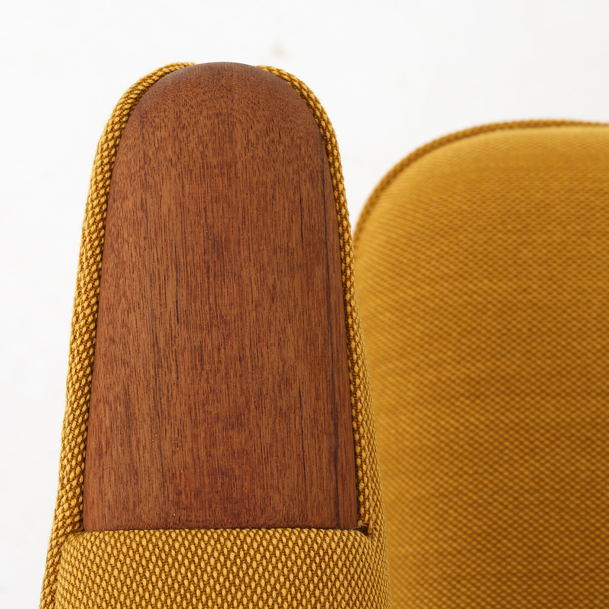 AP 19 - Papa Bear Chair in yellow textile